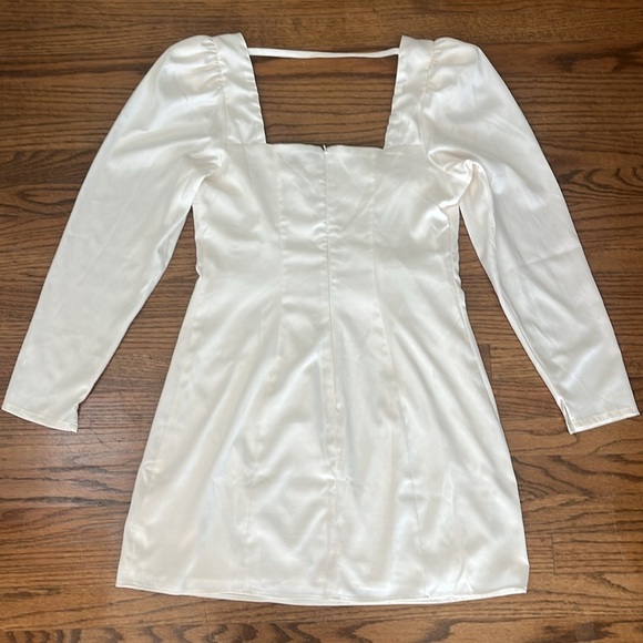 Danielle Bernstein Womens Ivory Cut out Pouf Square Neck Top Size M - Picture 13 of 13